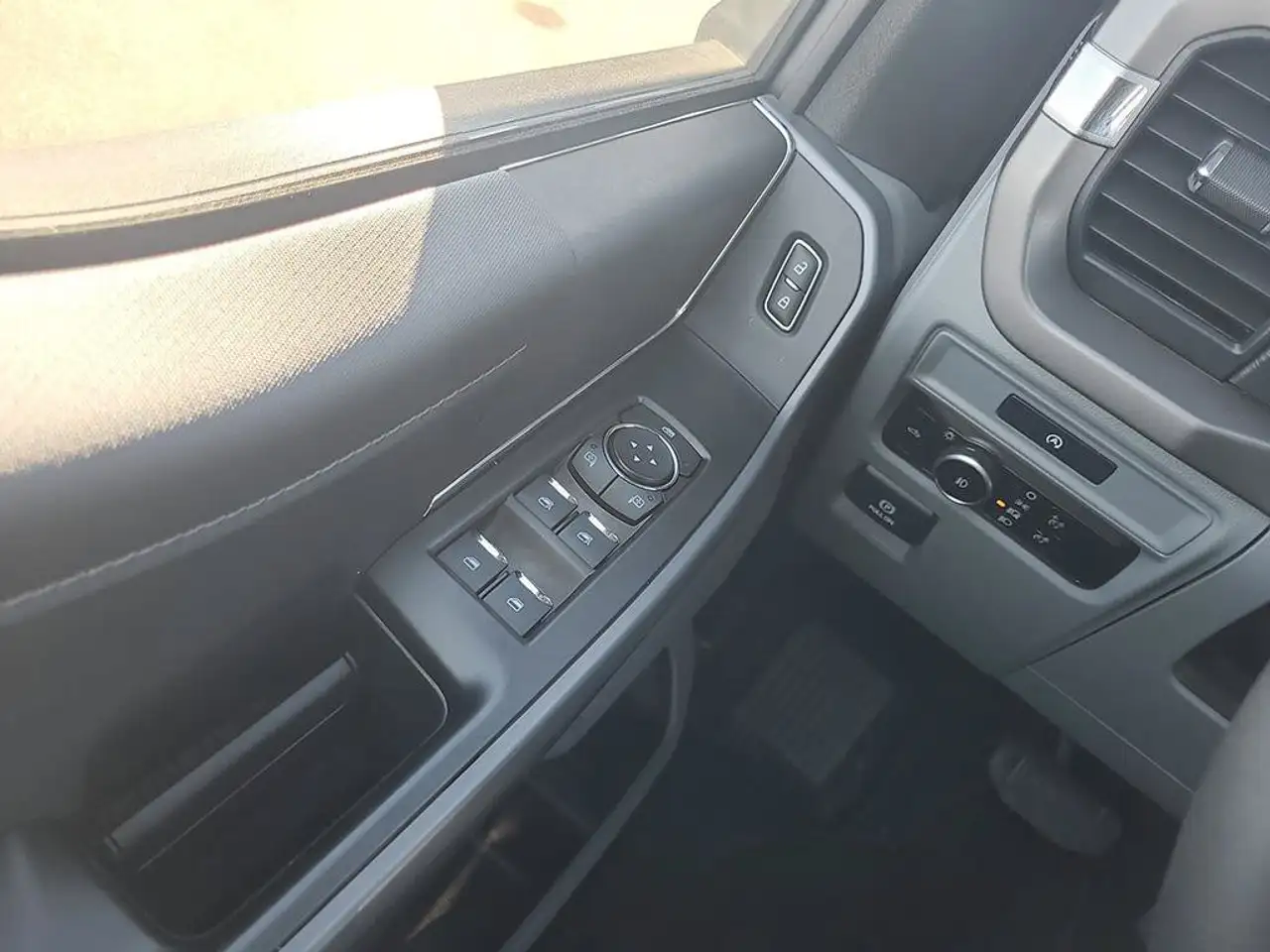 Ford F-150 - Image 21