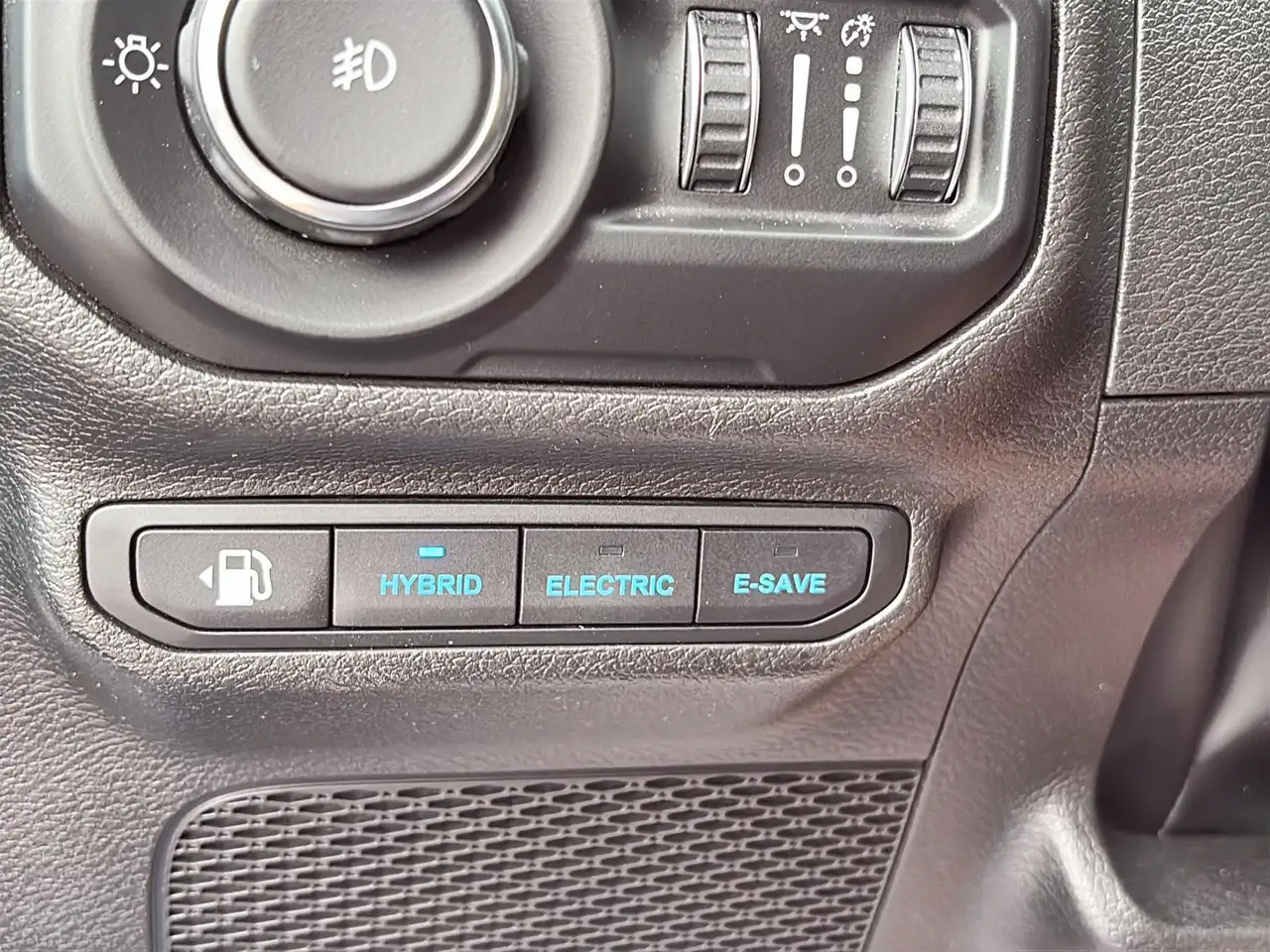 Jeep Wrangler - Image 33