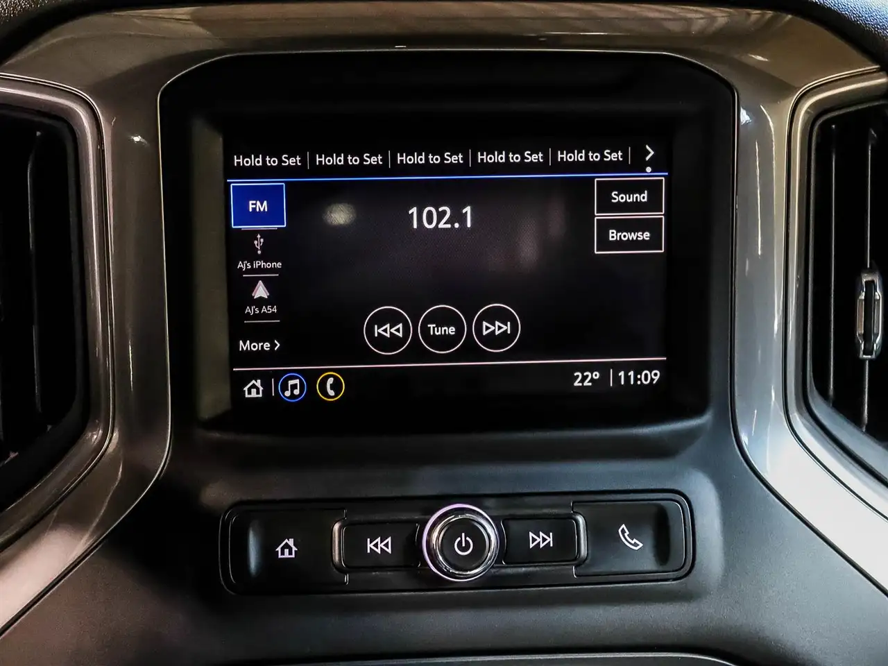 Chevrolet Silverado 1500 - Image 25