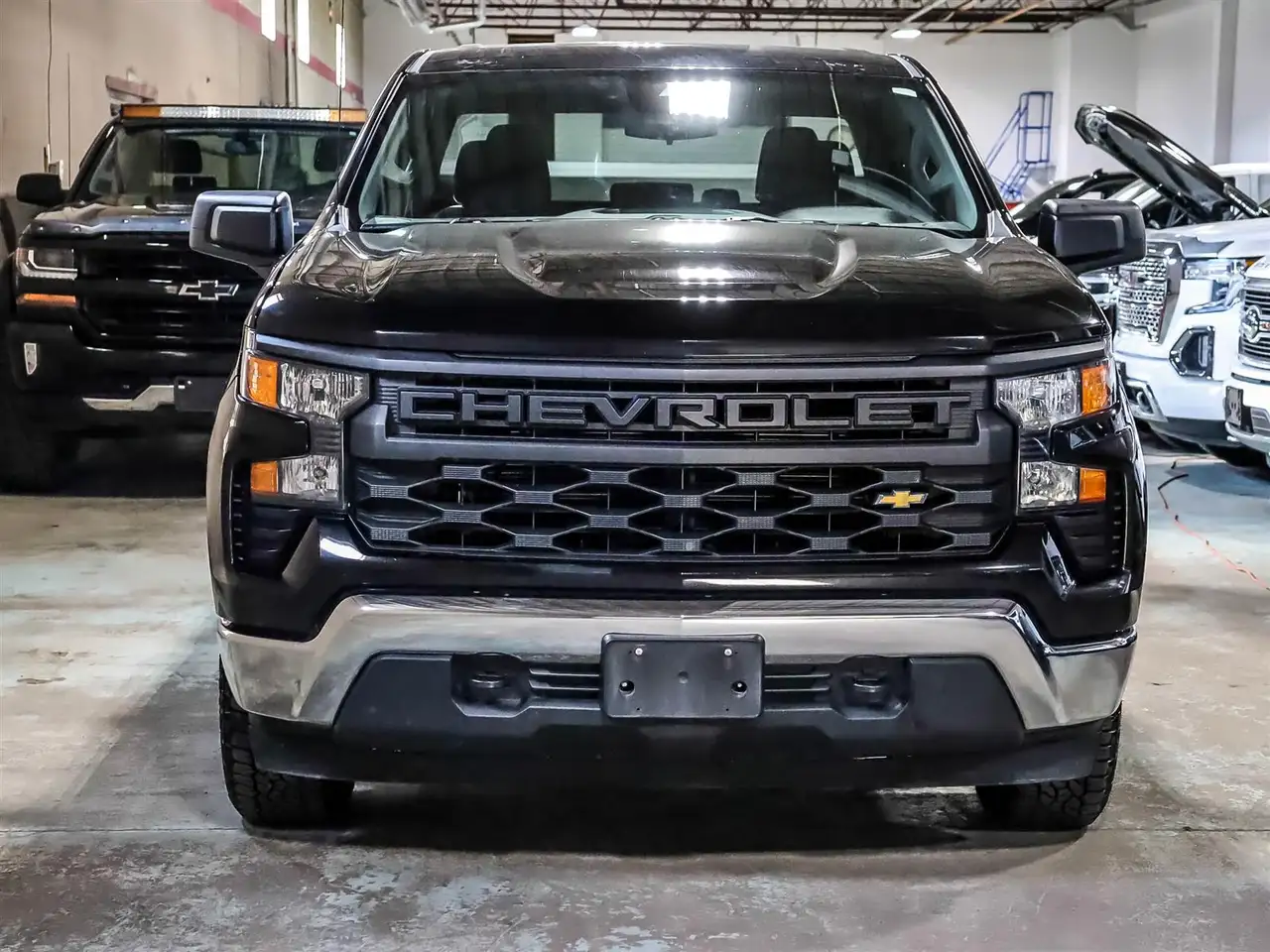Chevrolet Silverado 1500 - Image 2