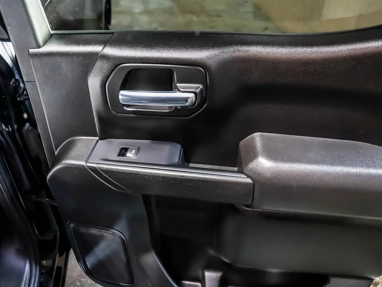 Chevrolet Silverado 1500 - Image 16