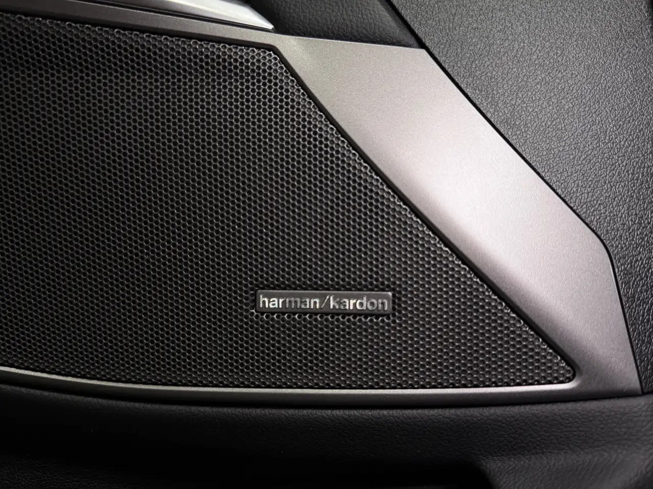 BMW 3 Series - Image 16