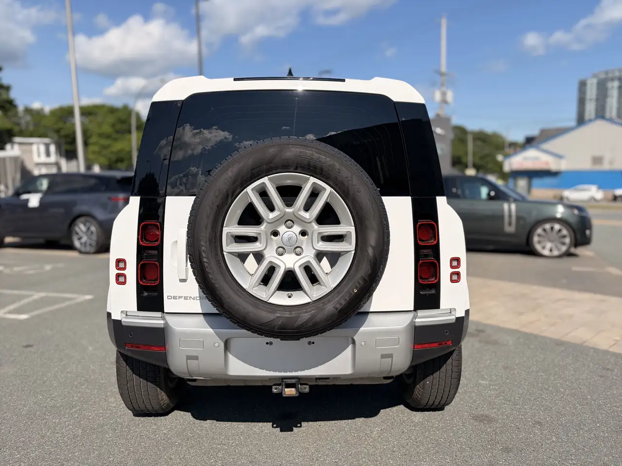 Land Rover Defender - Image 8