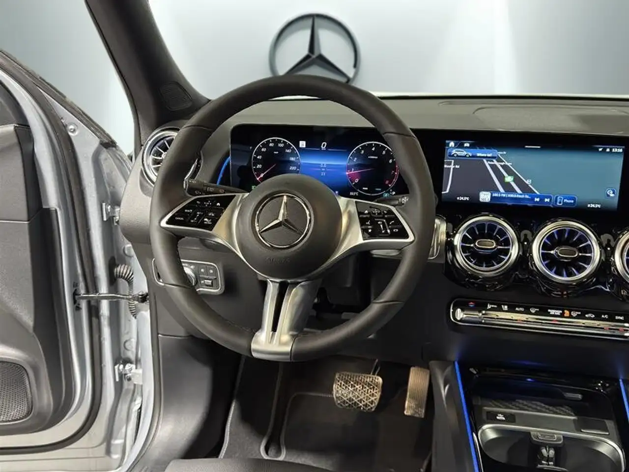 Mercedes-Benz GLB - Image 24
