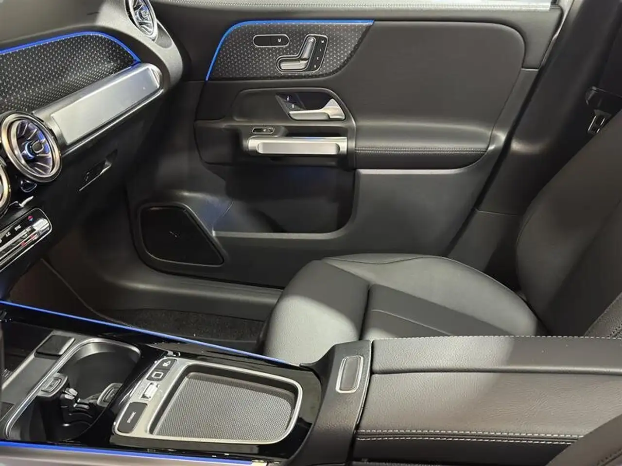 Mercedes-Benz GLB - Image 20