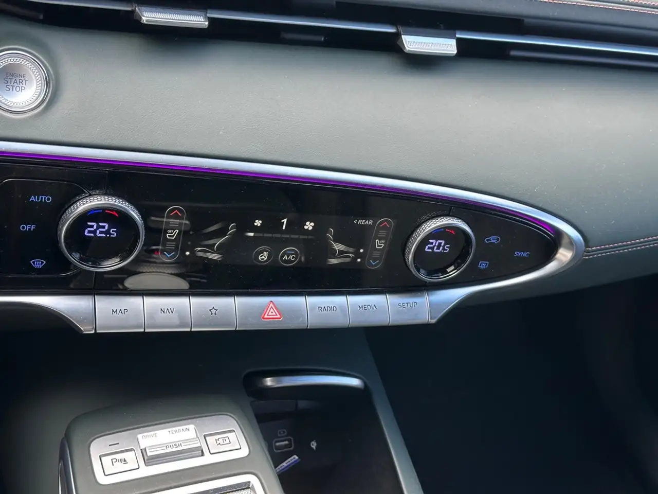 Genesis GV70 - Image 13