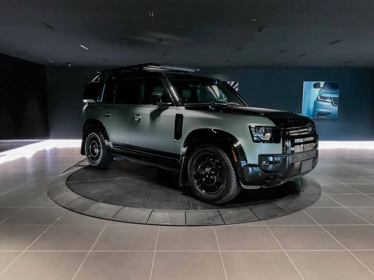 Land Rover Defender - Image 3
