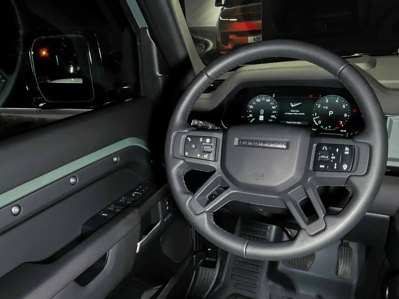 Land Rover Defender - Image 12