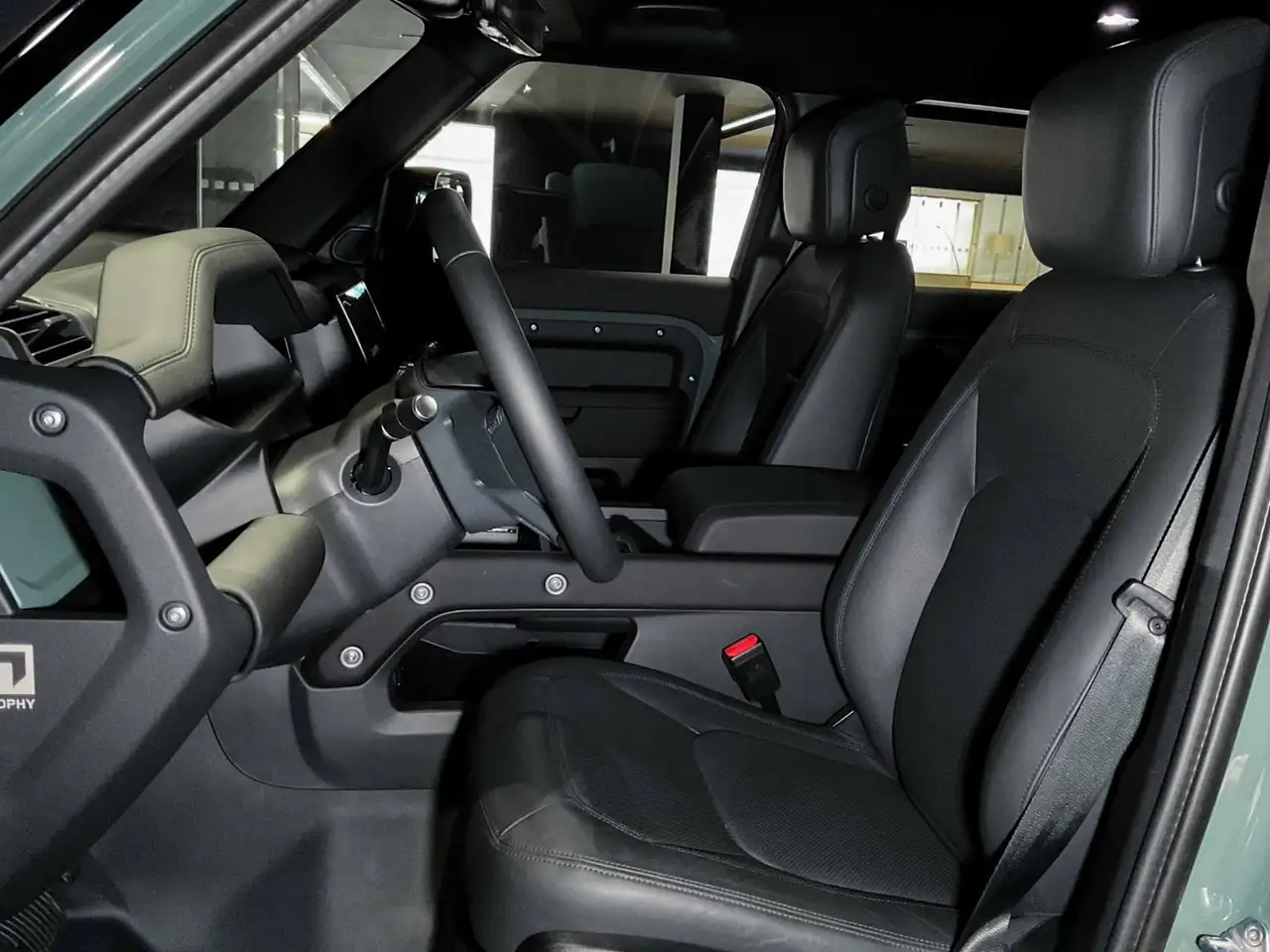 Land Rover Defender - Image 11