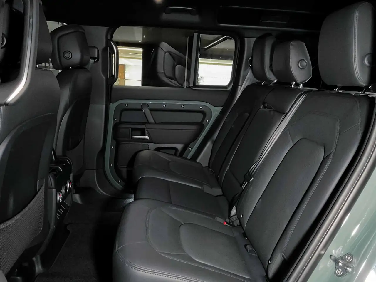 Land Rover Defender - Image 21