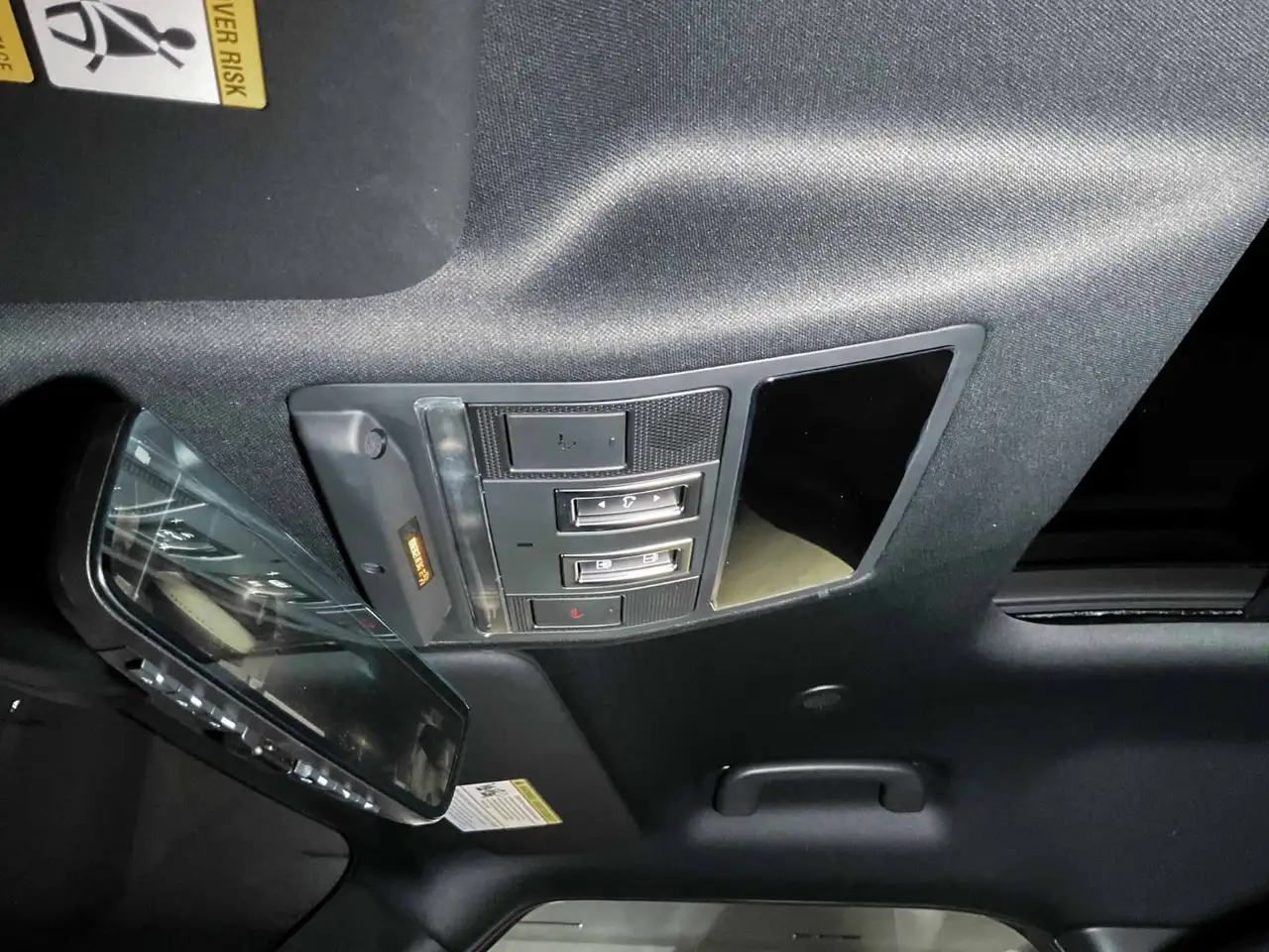 Land Rover Defender - Image 19