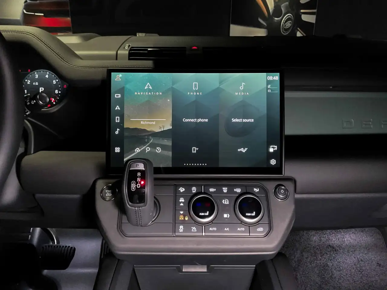Land Rover Defender - Image 18