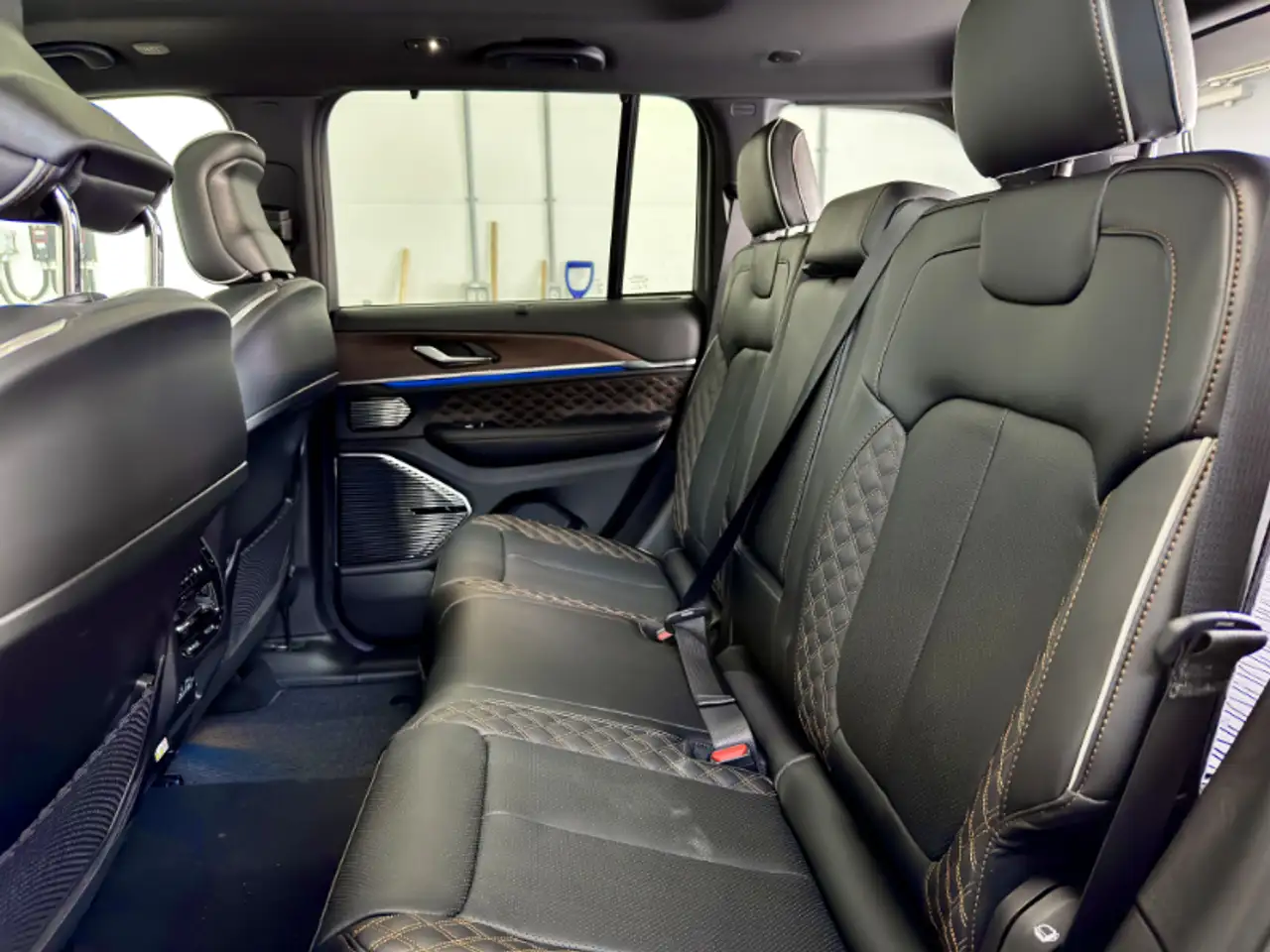 Jeep Grand Cherokee - Image 24