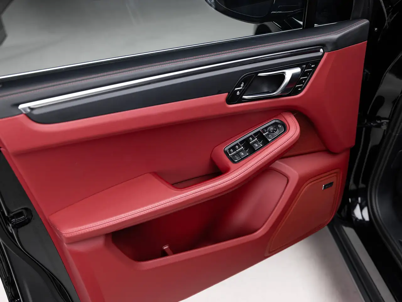 Porsche Macan - Image 22