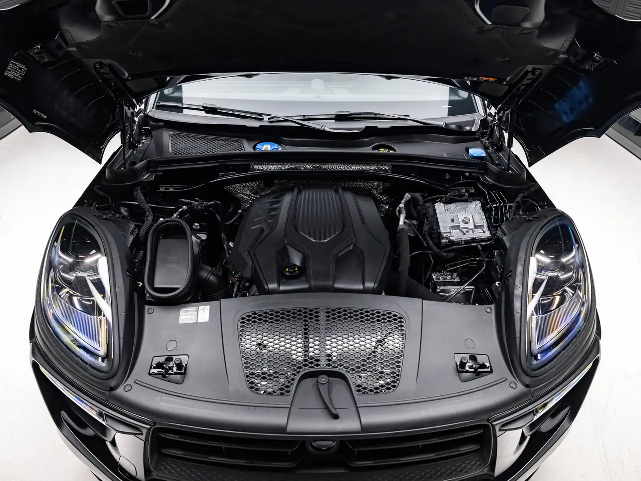 Porsche Macan - Image 38