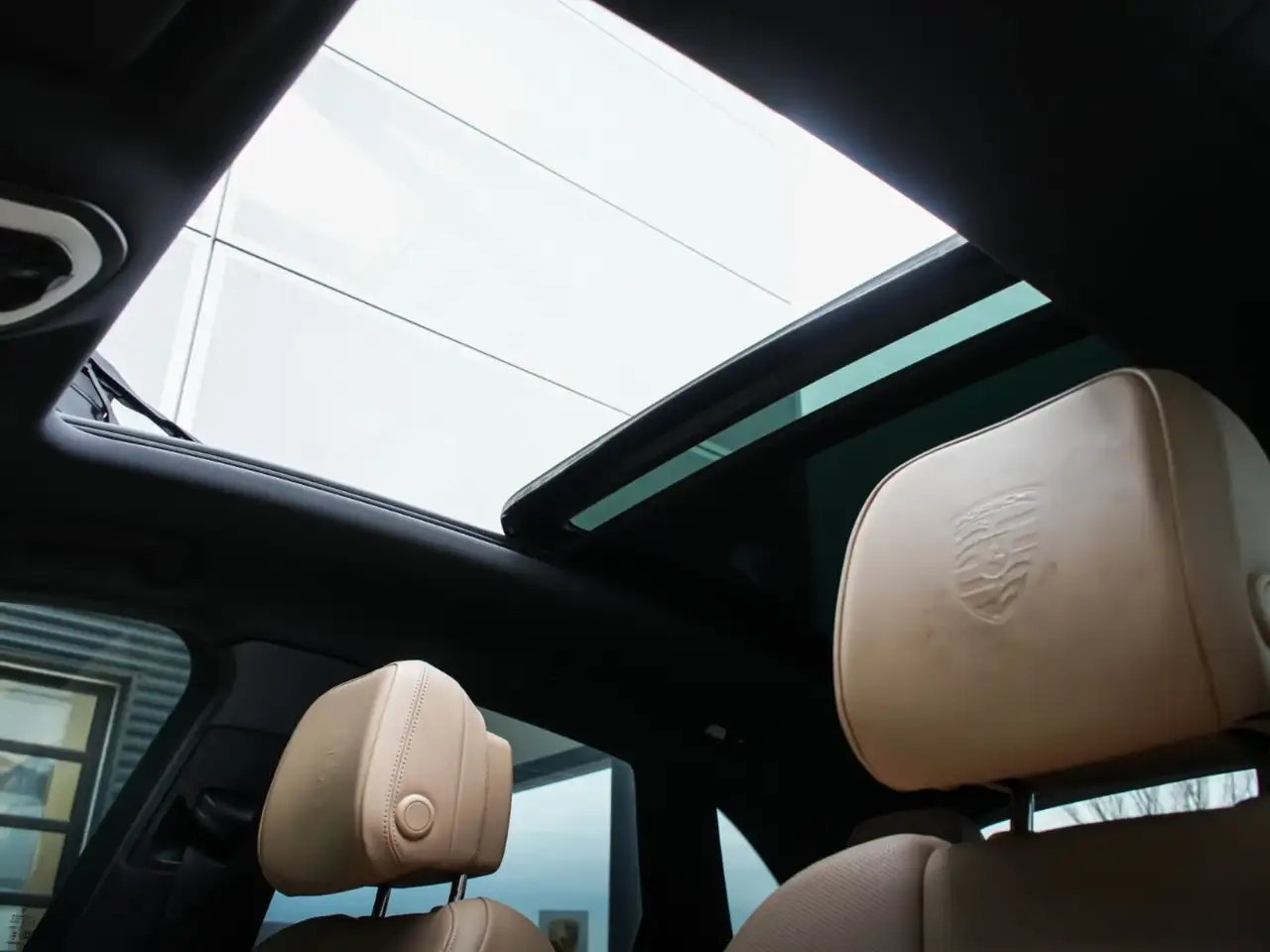 Porsche Macan - Image 27