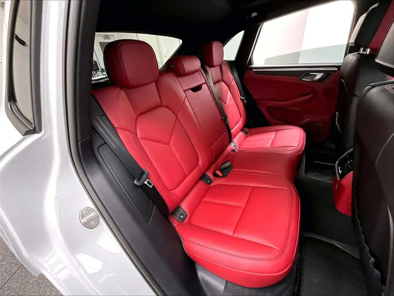 Porsche Macan - Image 16