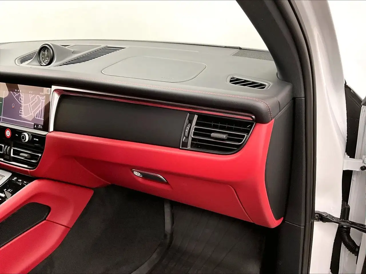 Porsche Macan - Image 26