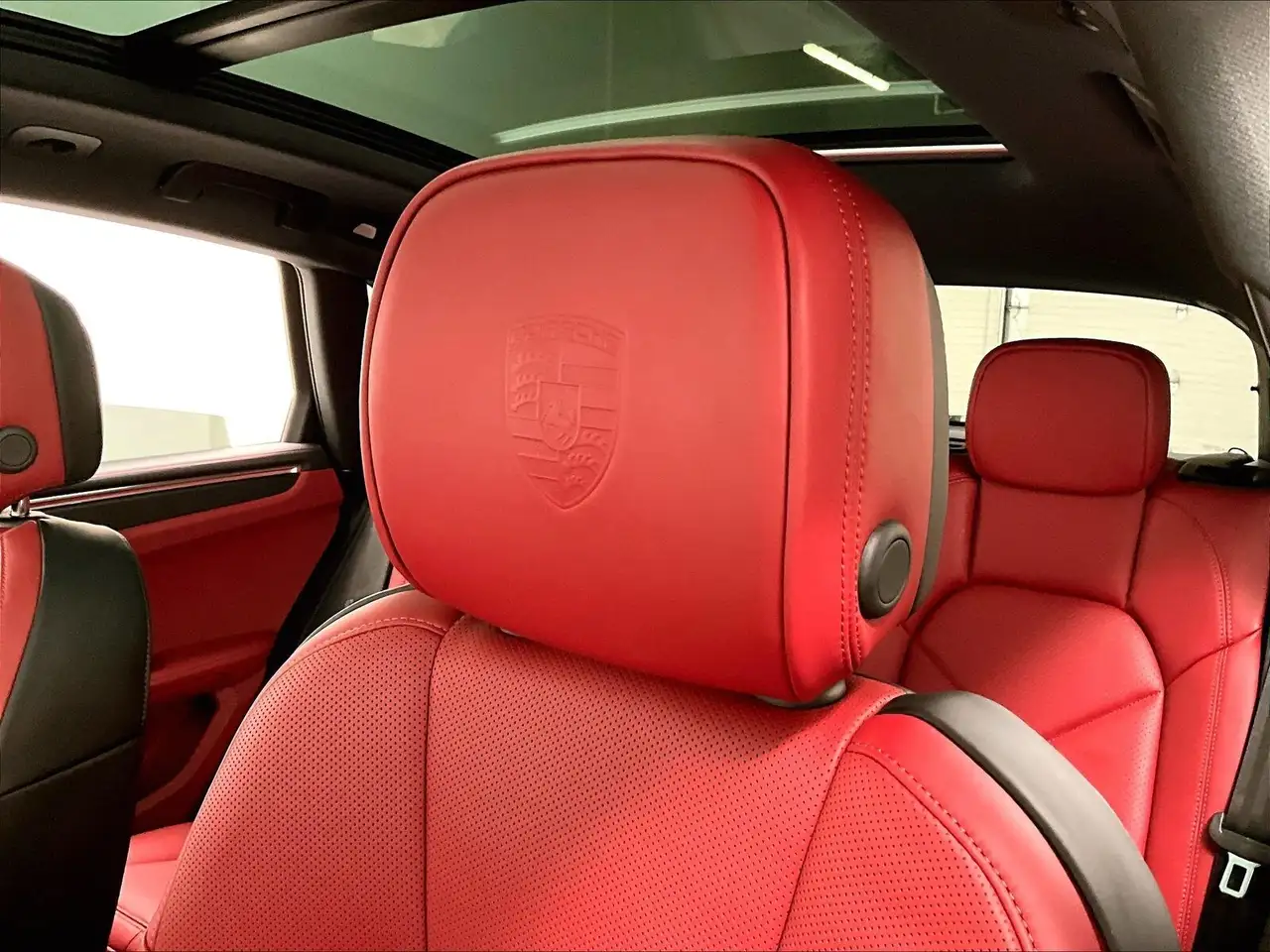 Porsche Macan - Image 13