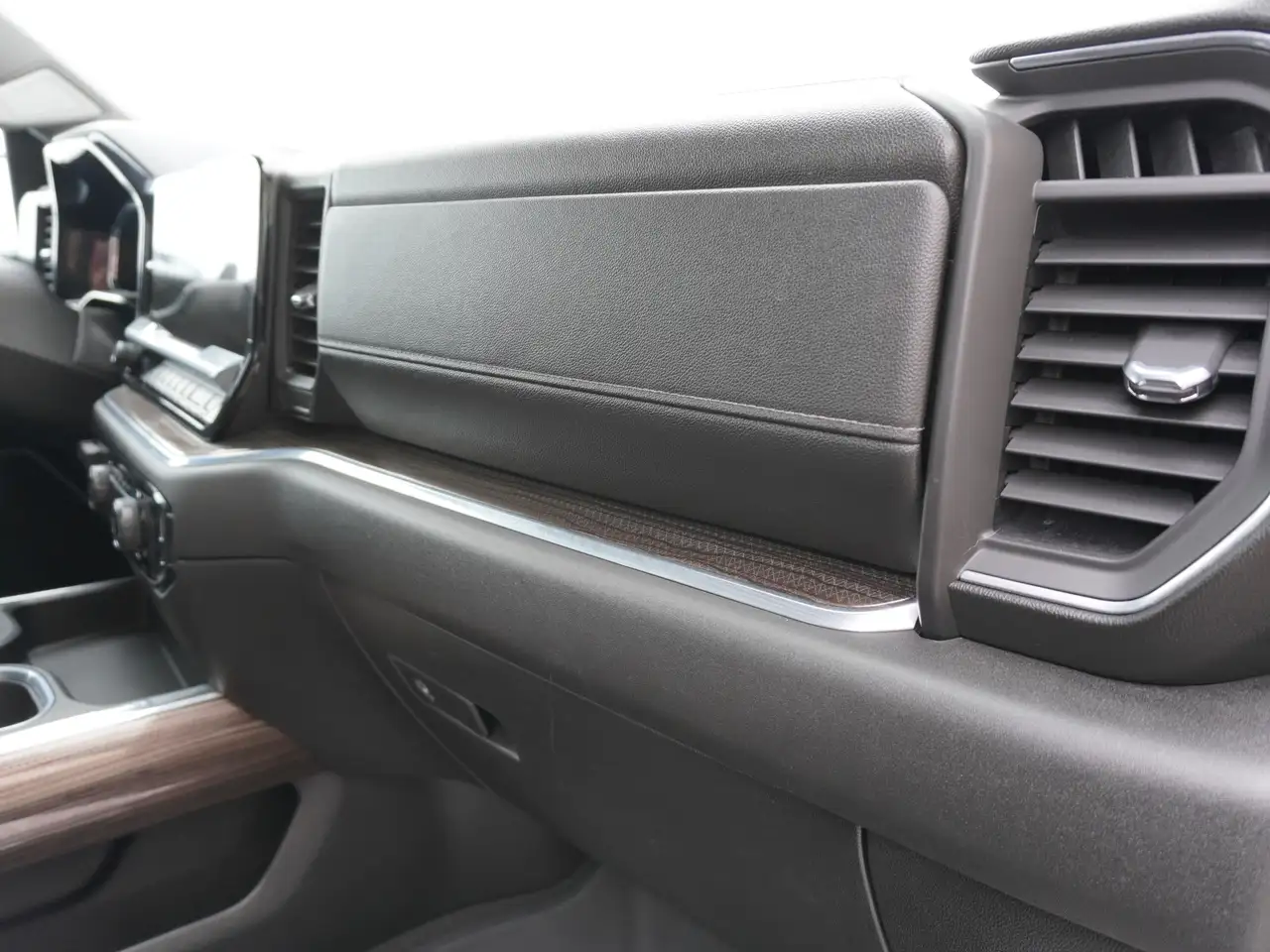 Chevrolet Silverado 1500 - Image 36