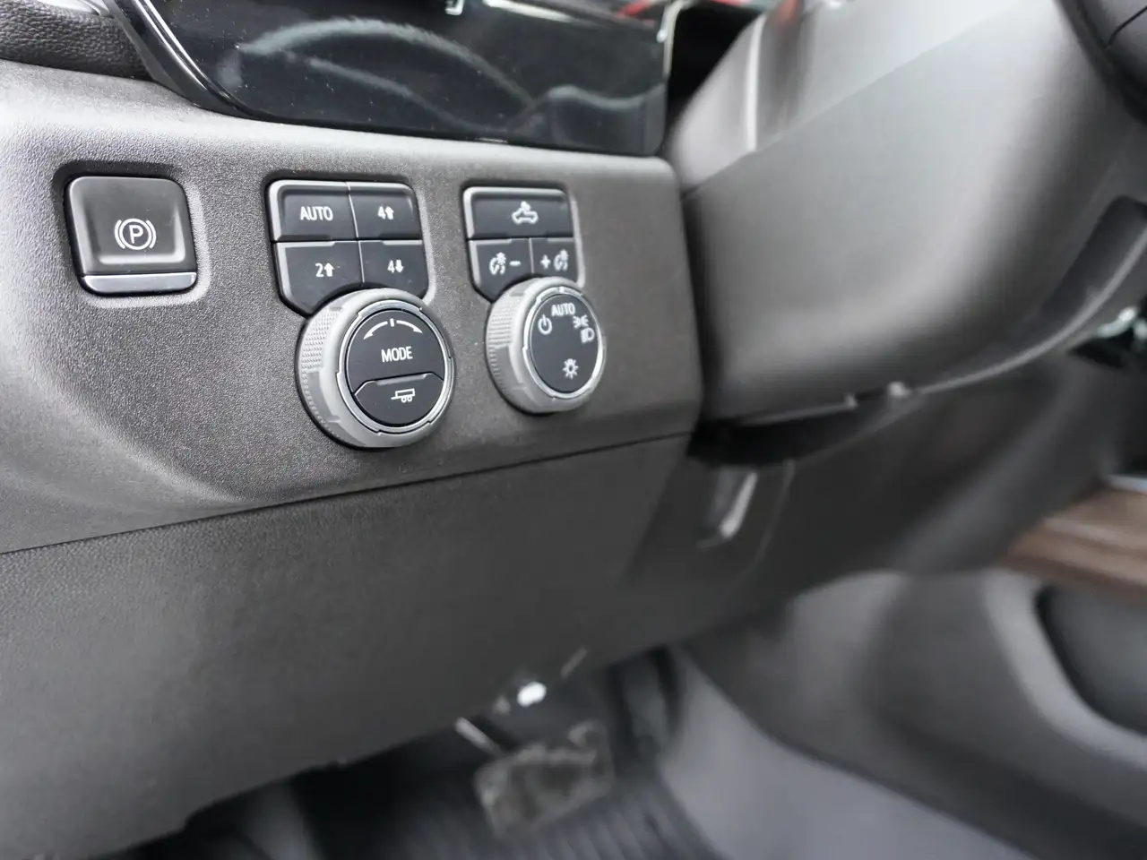 Chevrolet Silverado 1500 - Image 22