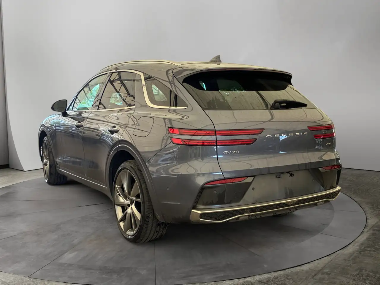 Genesis GV70 - Image 3