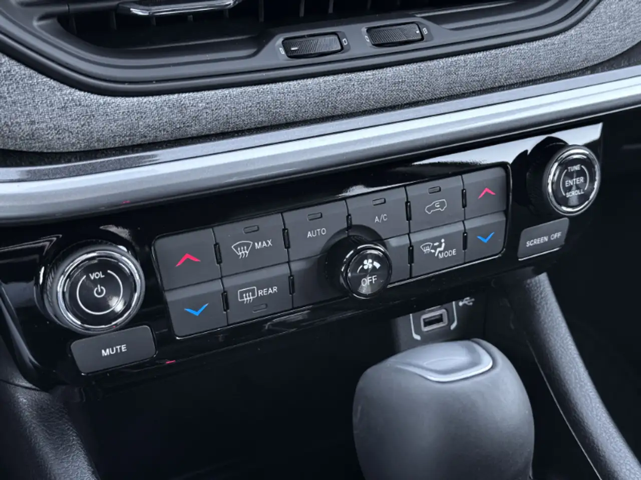 Jeep Compass - Image 18