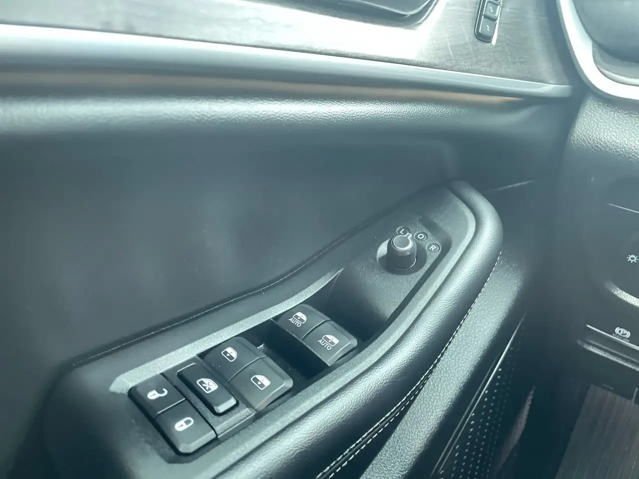 Jeep Grand Cherokee - Image 14