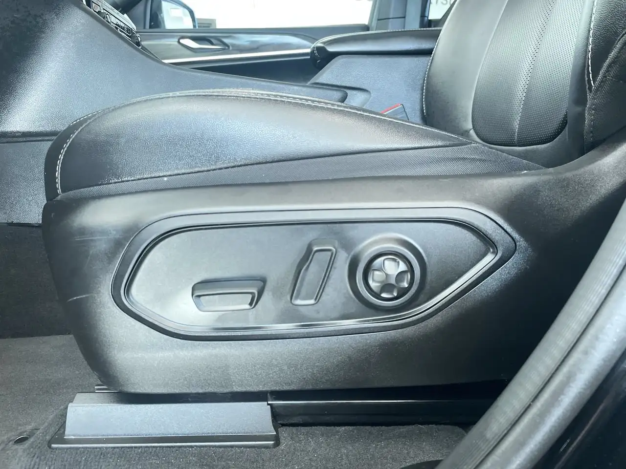 Jeep Grand Cherokee - Image 13