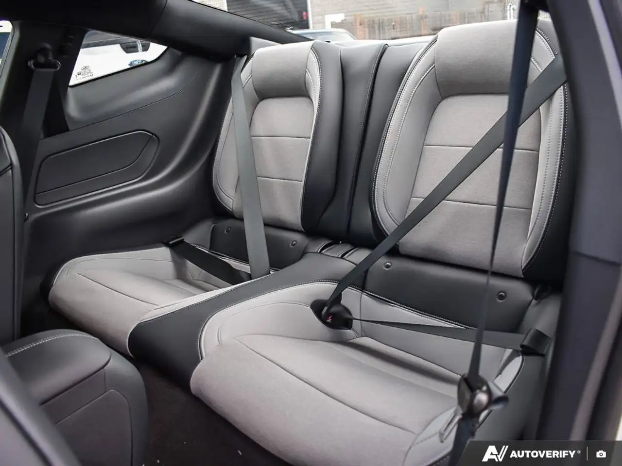 Ford Mustang - Image 26