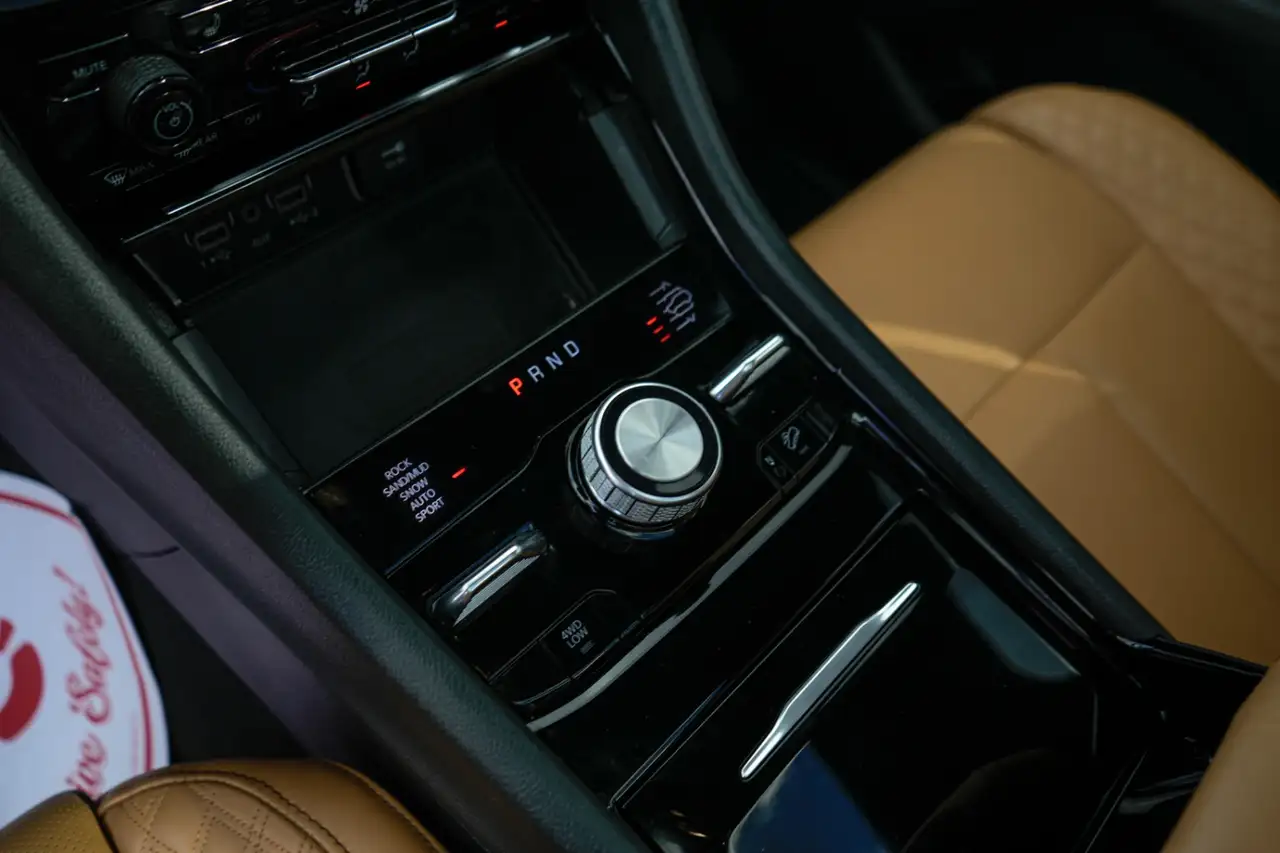 Jeep Grand Cherokee - Image 17