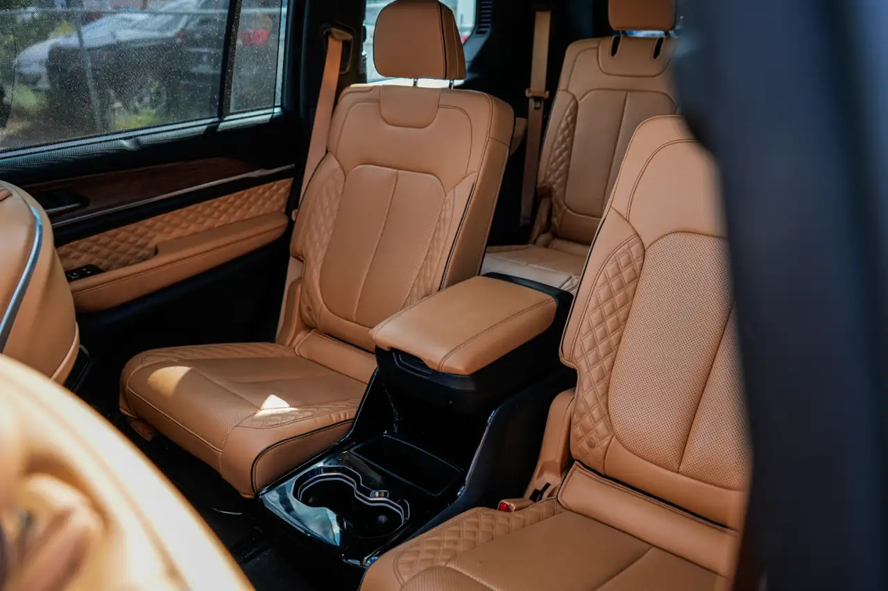 Jeep Grand Cherokee - Image 19