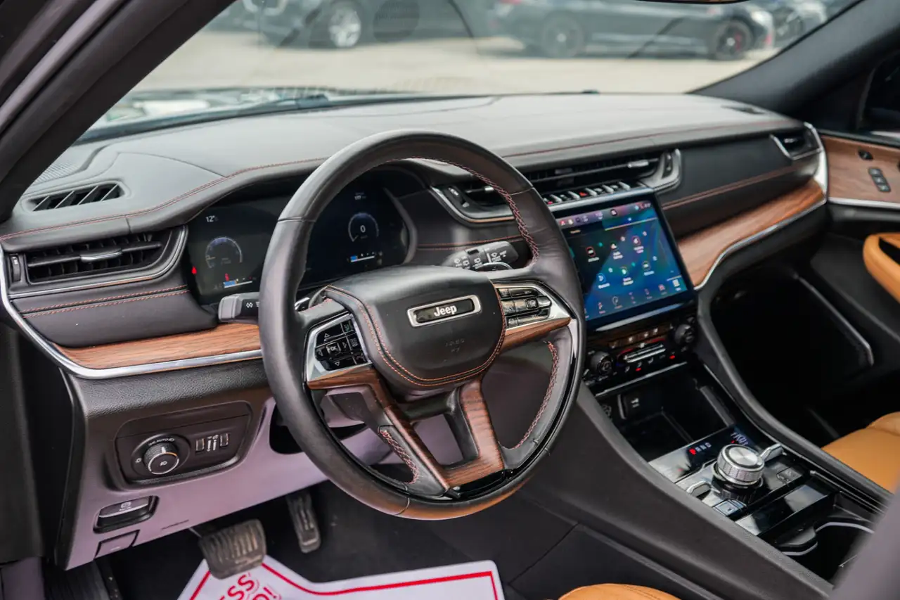 Jeep Grand Cherokee - Image 9