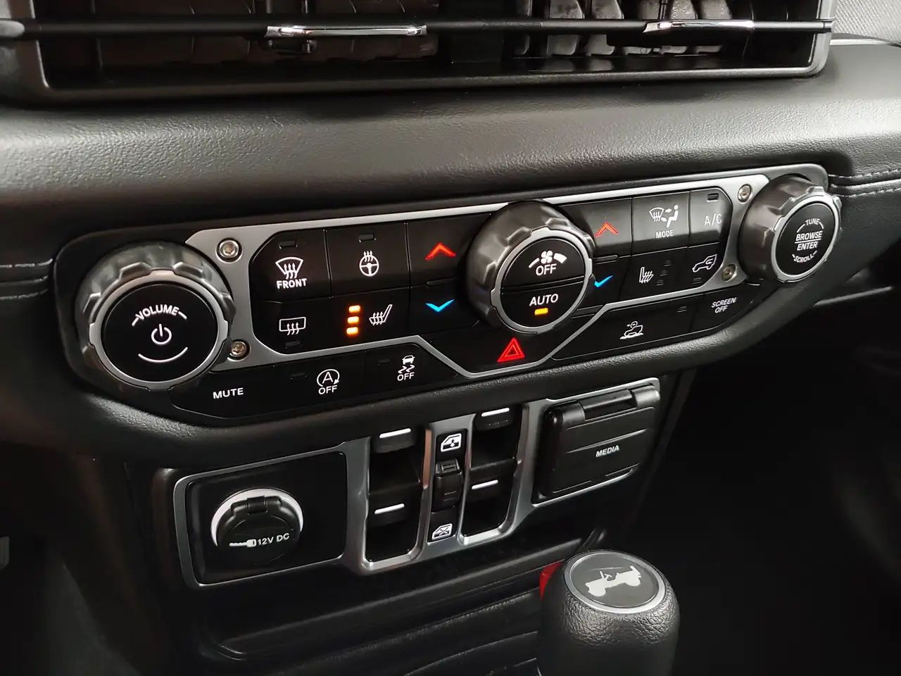 Jeep Wrangler - Image 26