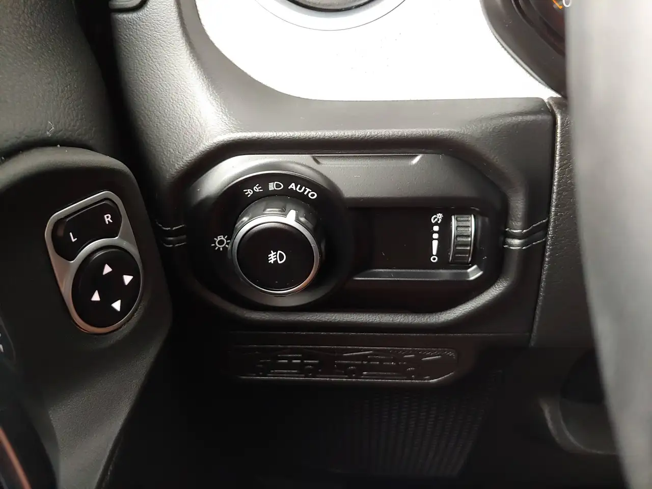 Jeep Wrangler - Image 20
