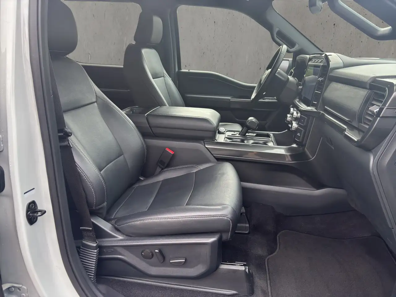 Ford F-150 - Image 17