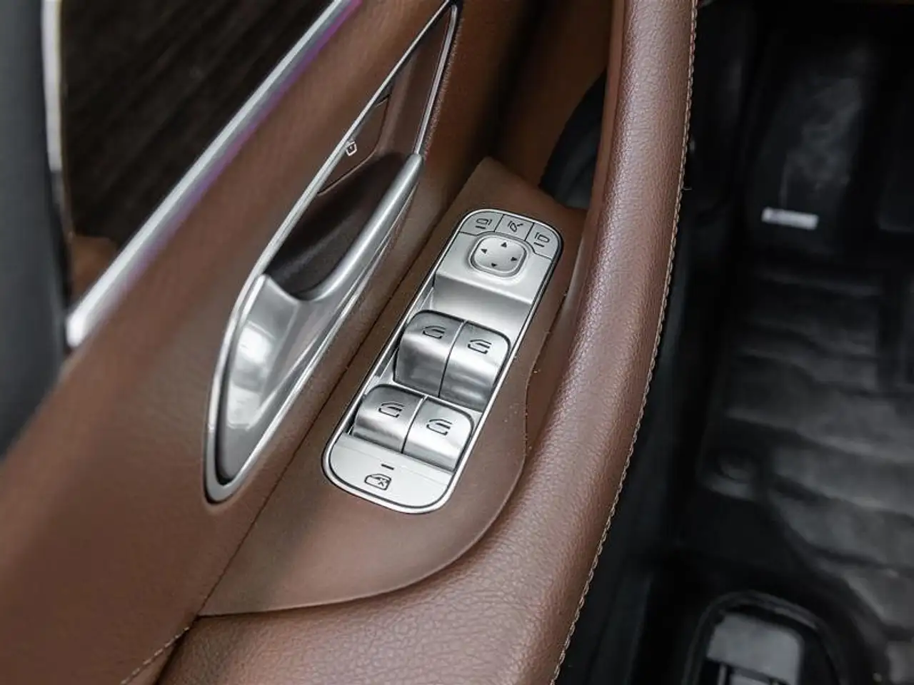 Mercedes-Benz GLE - Image 16