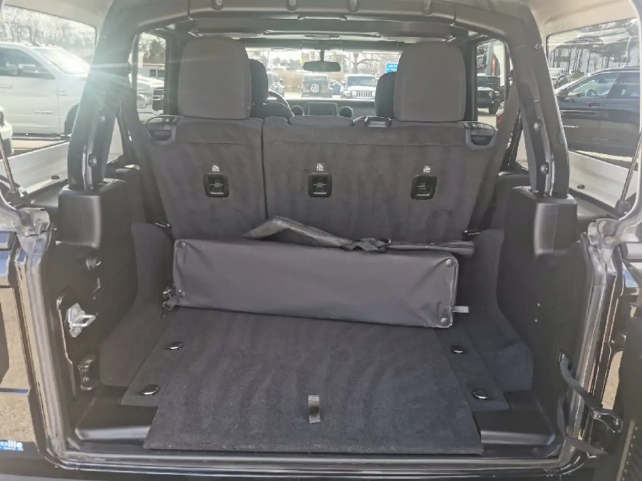 Jeep Wrangler - Image 21