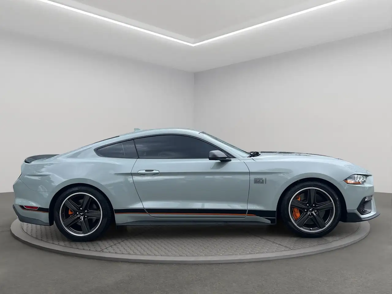Ford Mustang - Image 3