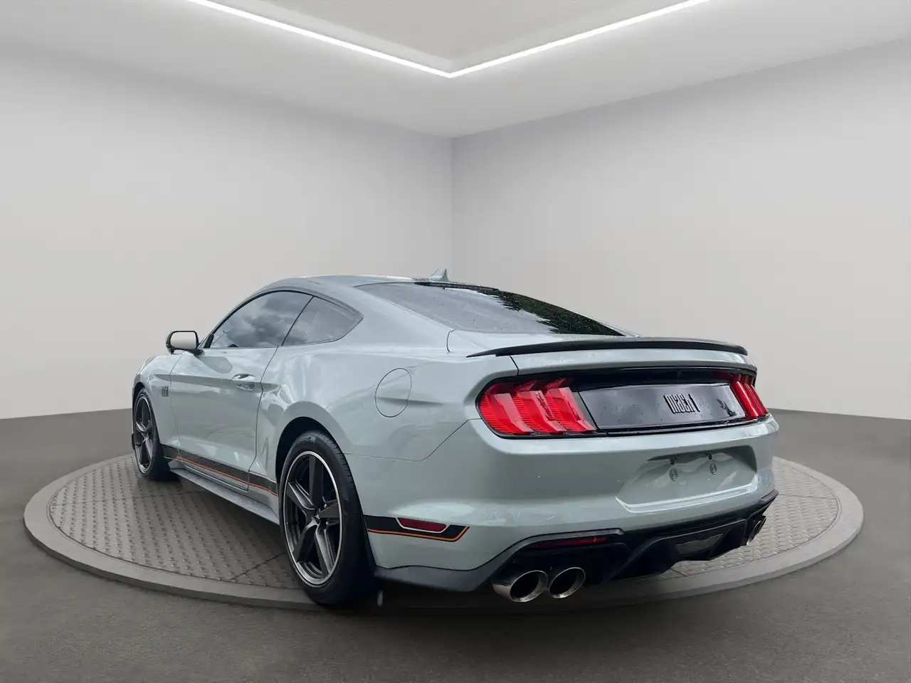 Ford Mustang - Image 4