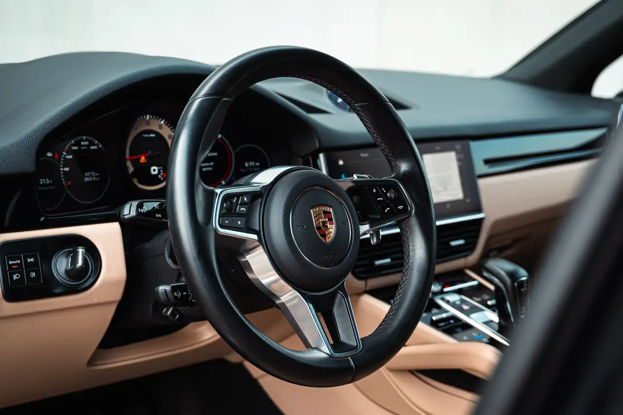 Porsche Cayenne - Image 14