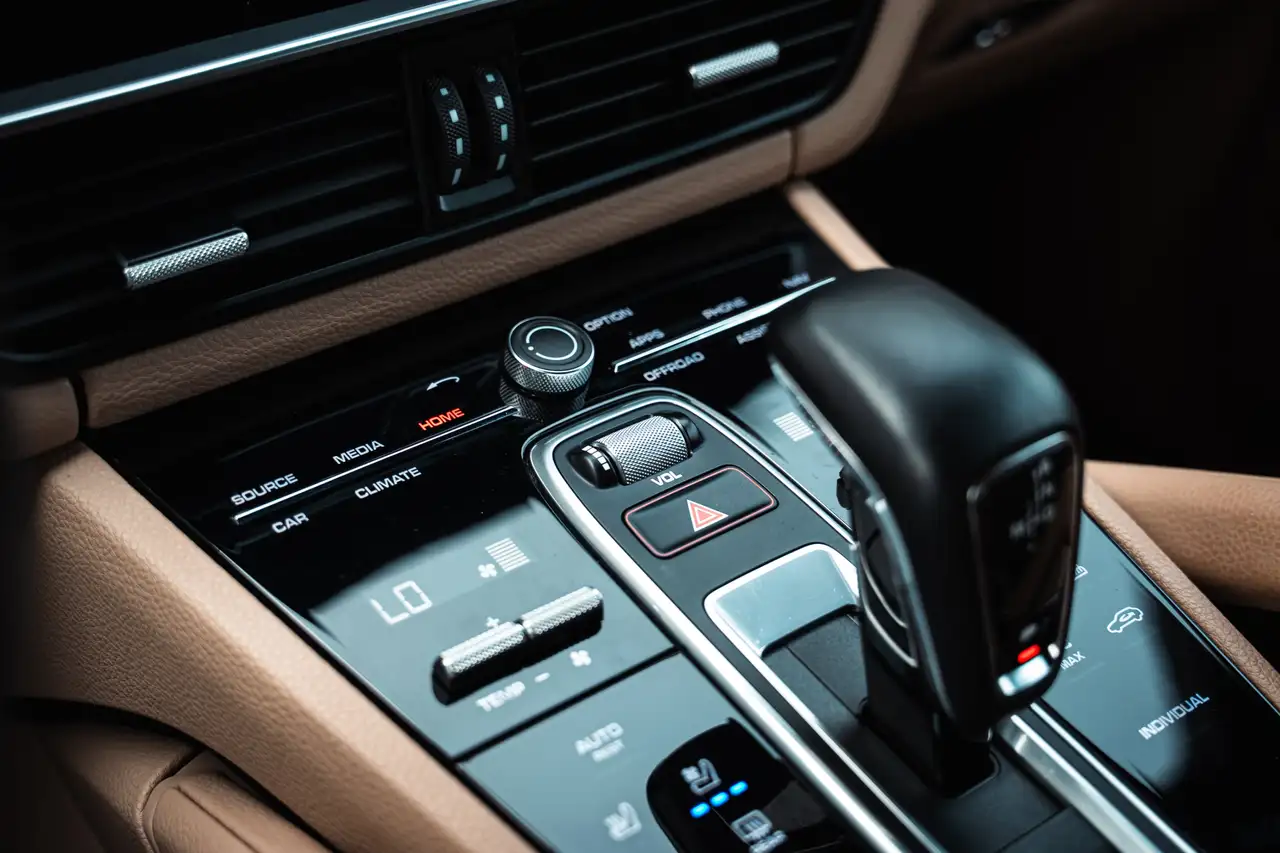 Porsche Cayenne - Image 23