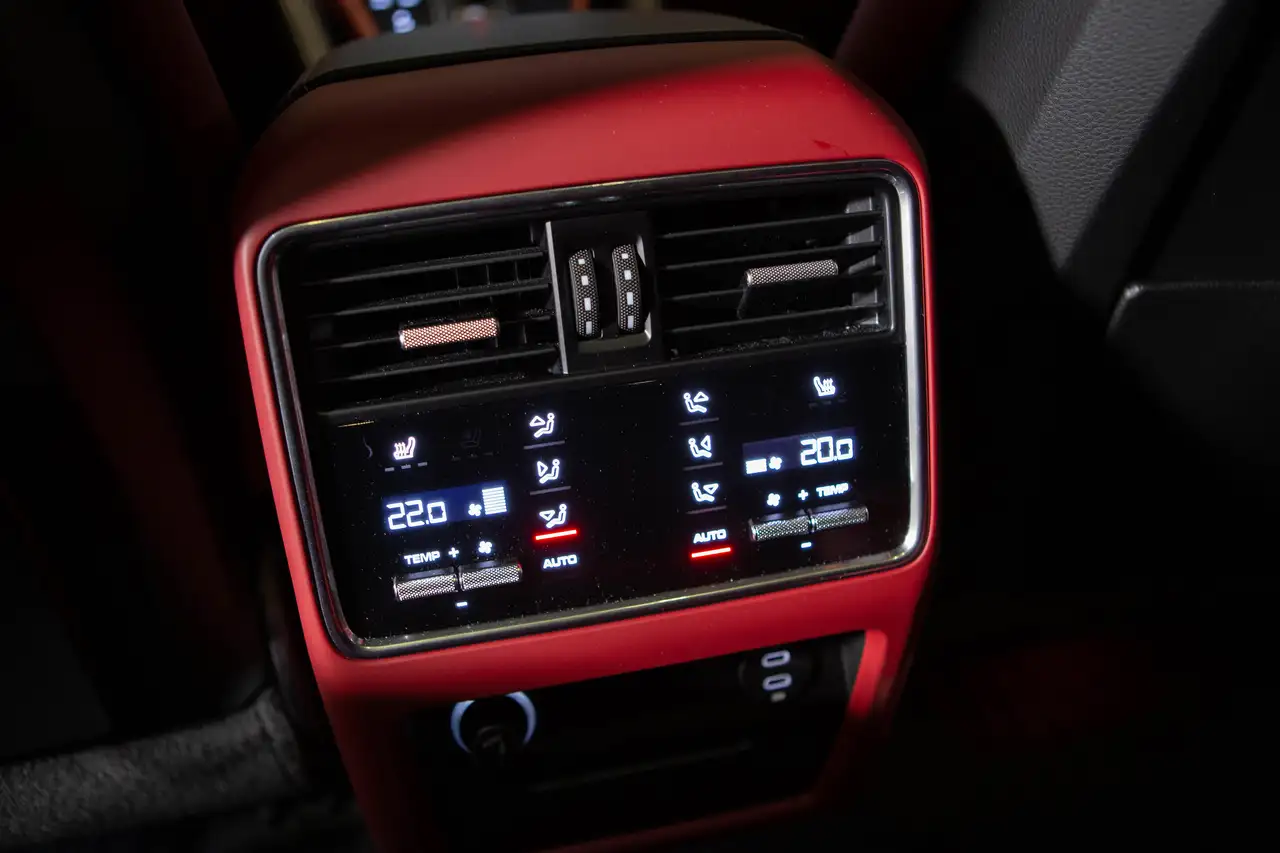 Porsche Cayenne - Image 20