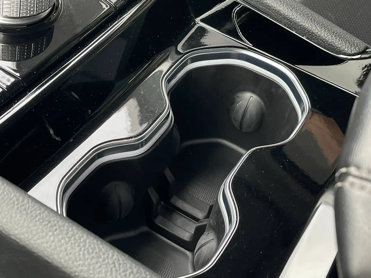 Jeep Grand Cherokee - Image 23