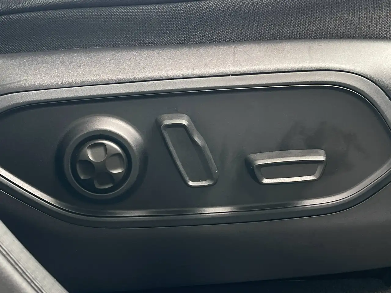 Jeep Grand Cherokee - Image 28
