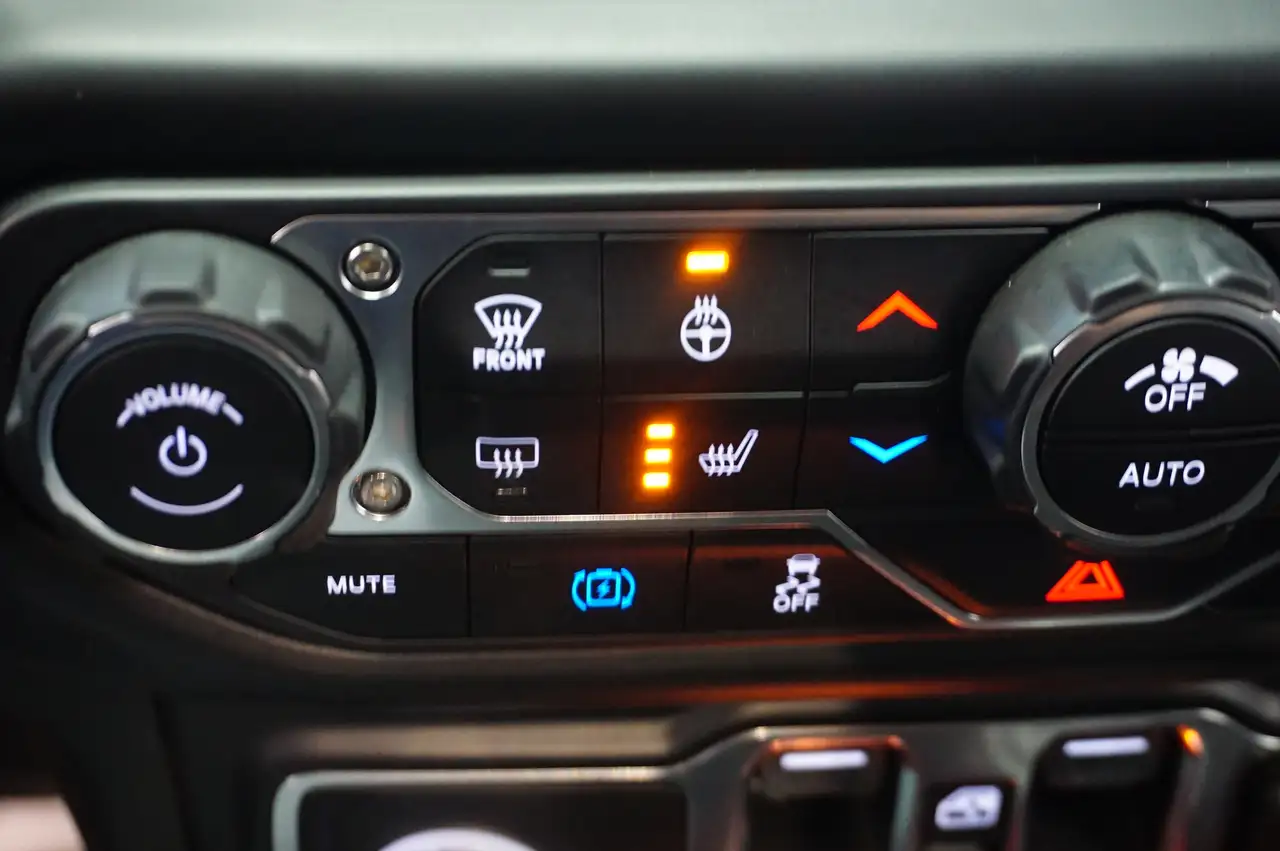 Jeep Wrangler - Image 27