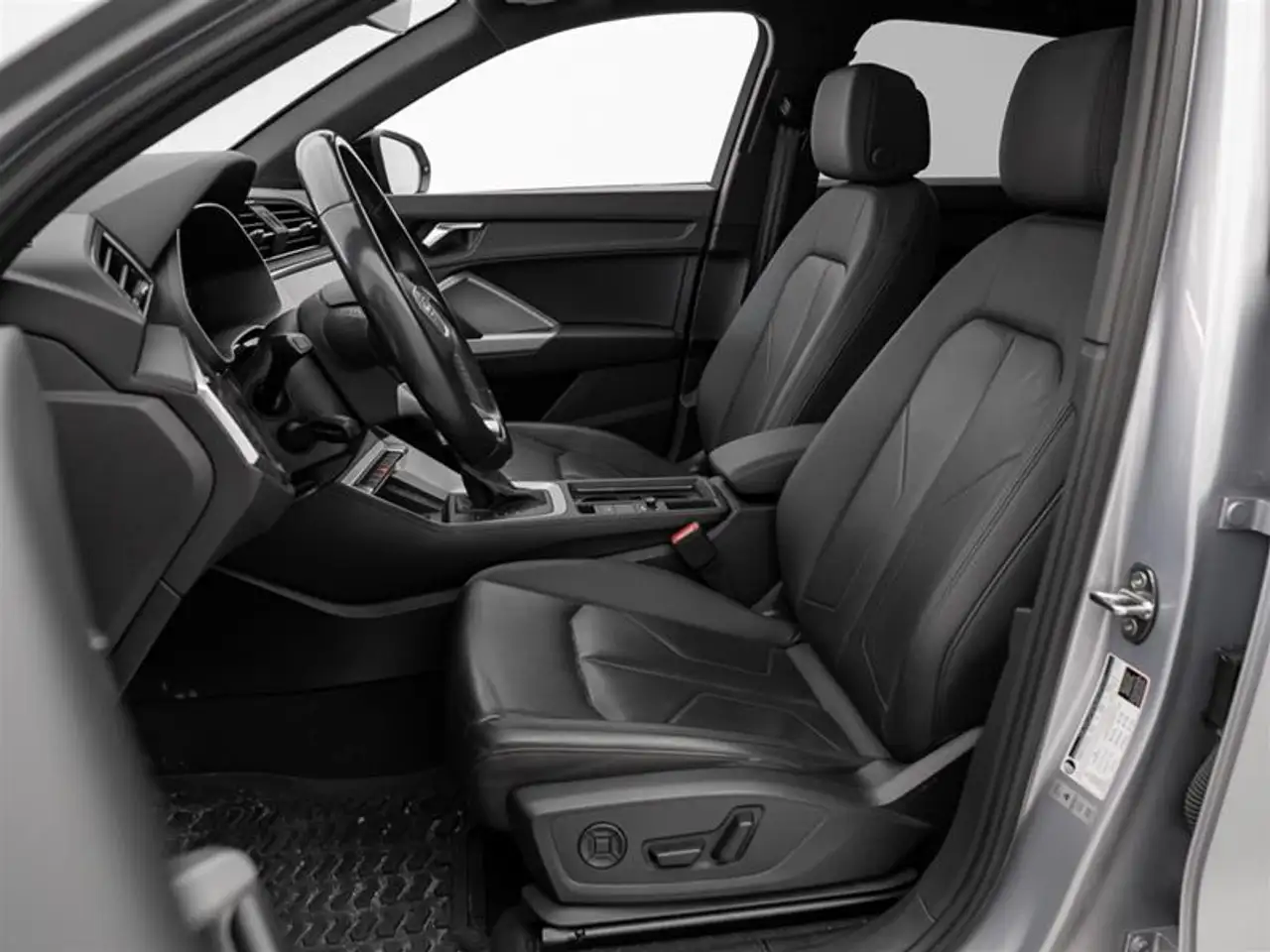 Audi Q3 - Image 7