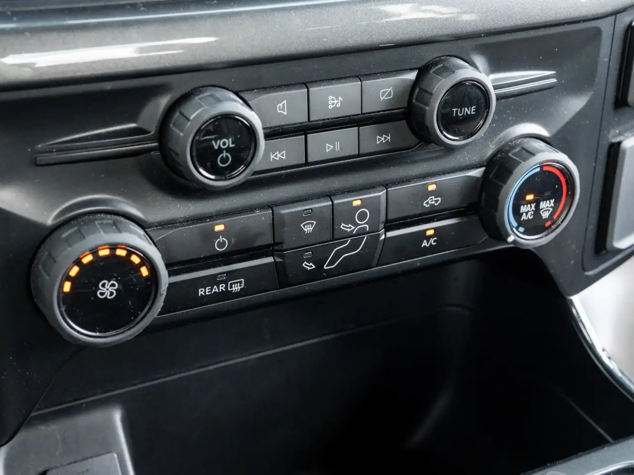 Ford F-150 - Image 25