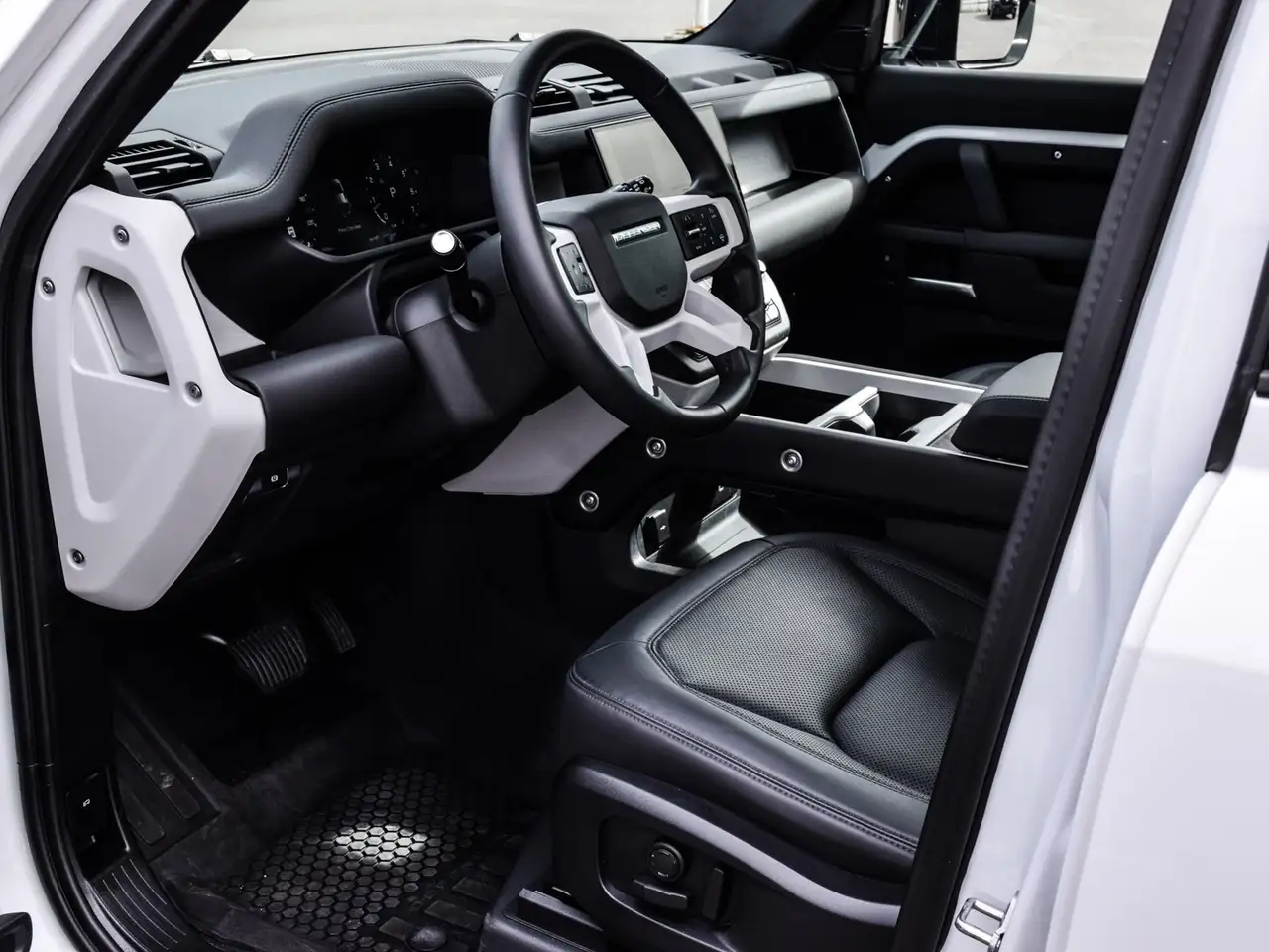 Land Rover Defender - Image 10