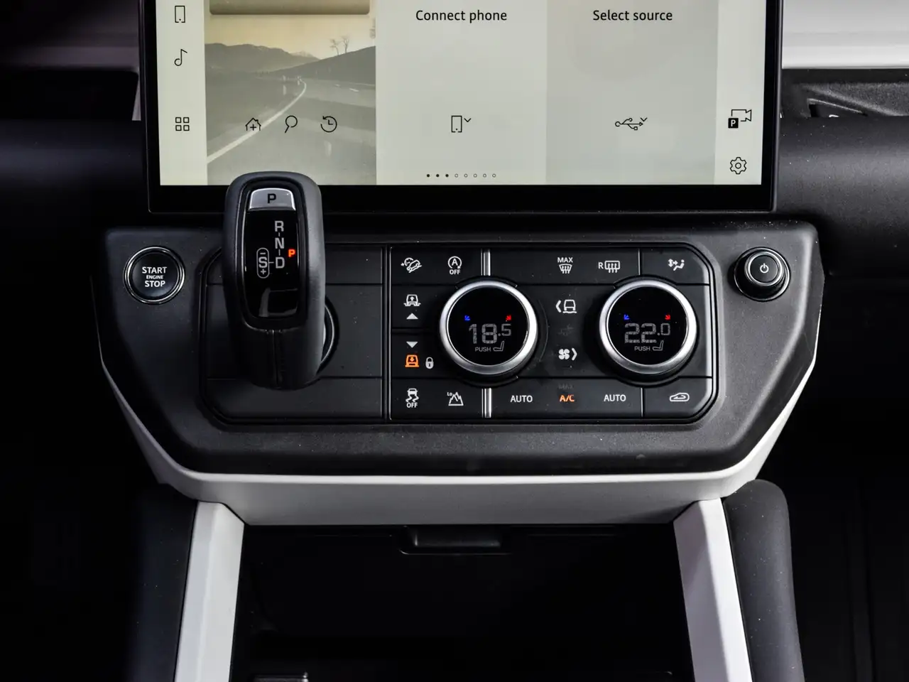 Land Rover Defender - Image 18